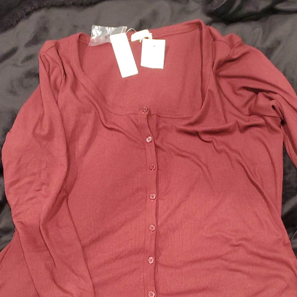 Women’s Ribbed Button-Down Top in Burgundy